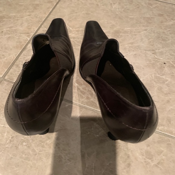 Closed heeled shoe - Picture 2 of 9